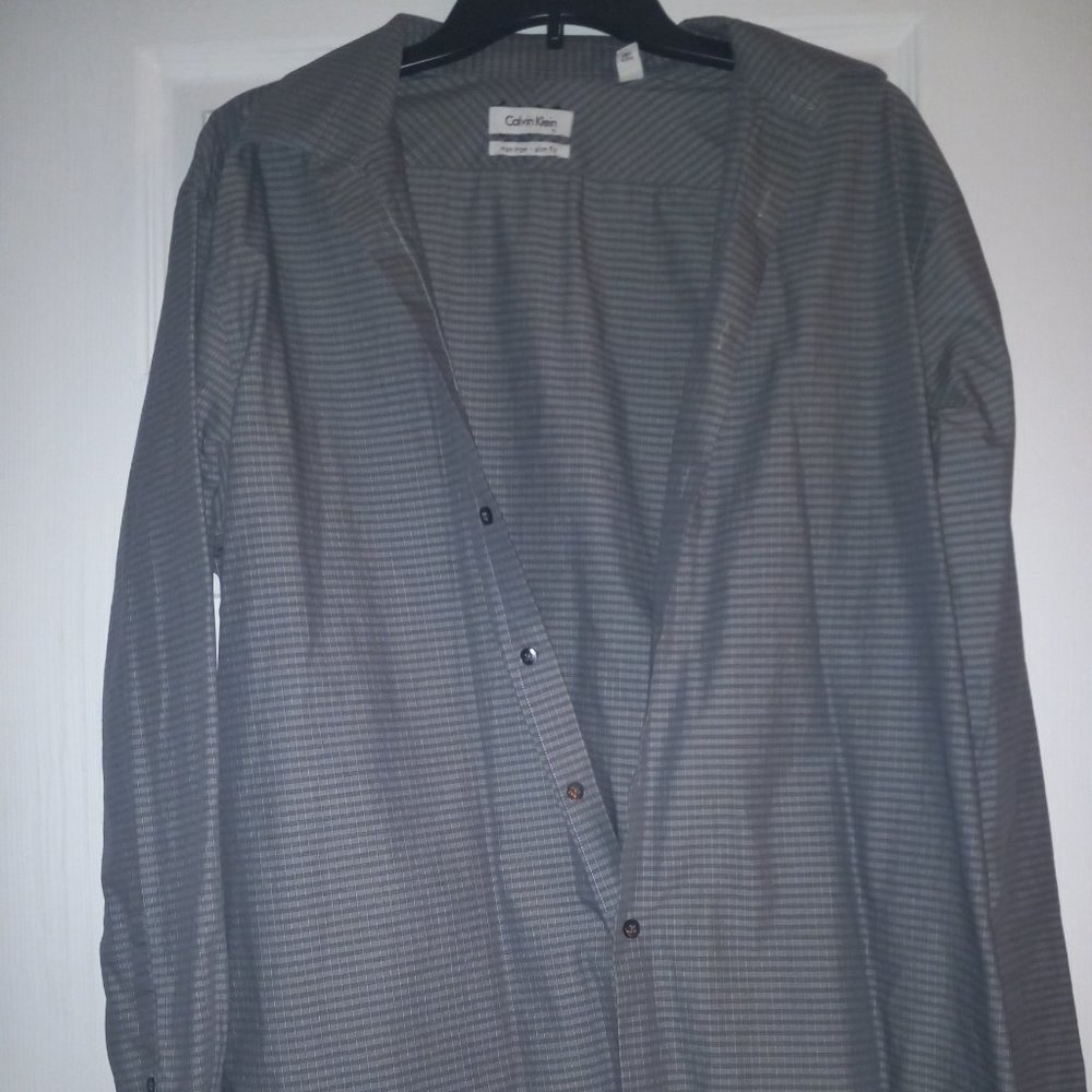 Calvin Klein non iron slim fit 17 34/35 button down dress shirt